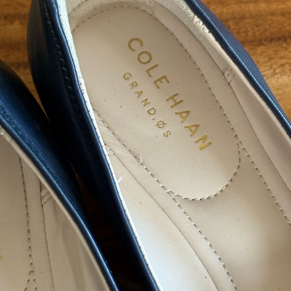 Cole Haan's Women’s Emory Il Wedge Navy Blue Bow Trim Shoes 39 8 US As New - Picture 8 of 11